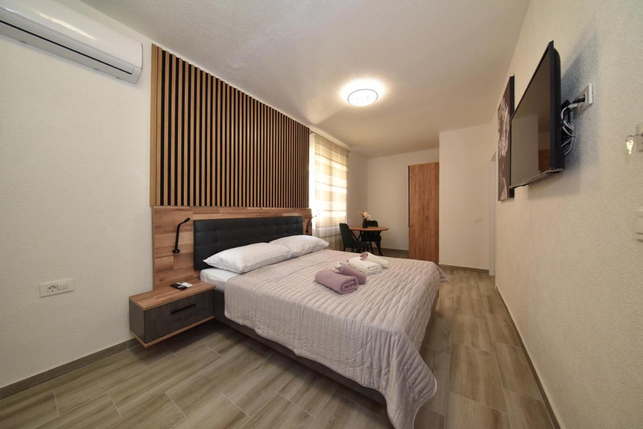 Sofia'S Studio & Room Zara Esterno foto