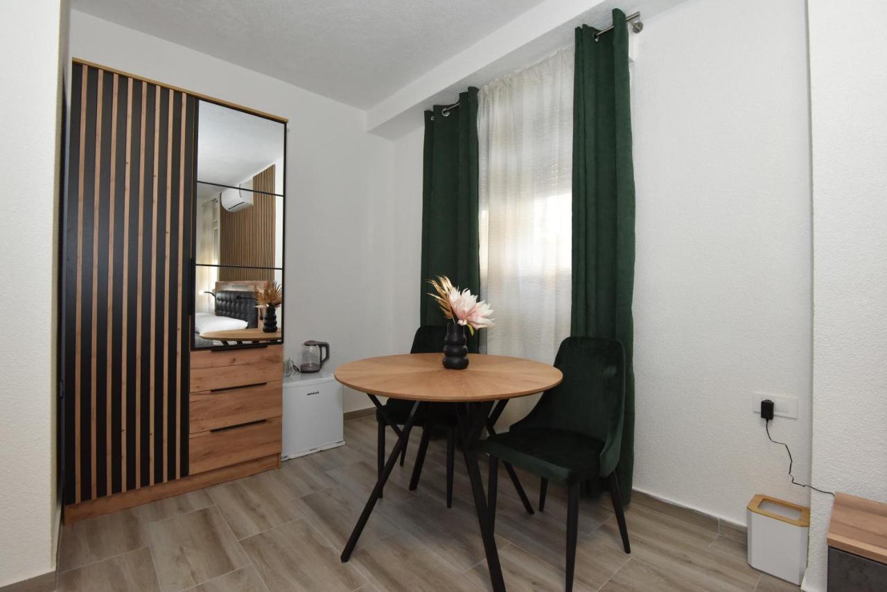 Sofia'S Studio & Room Zara Esterno foto